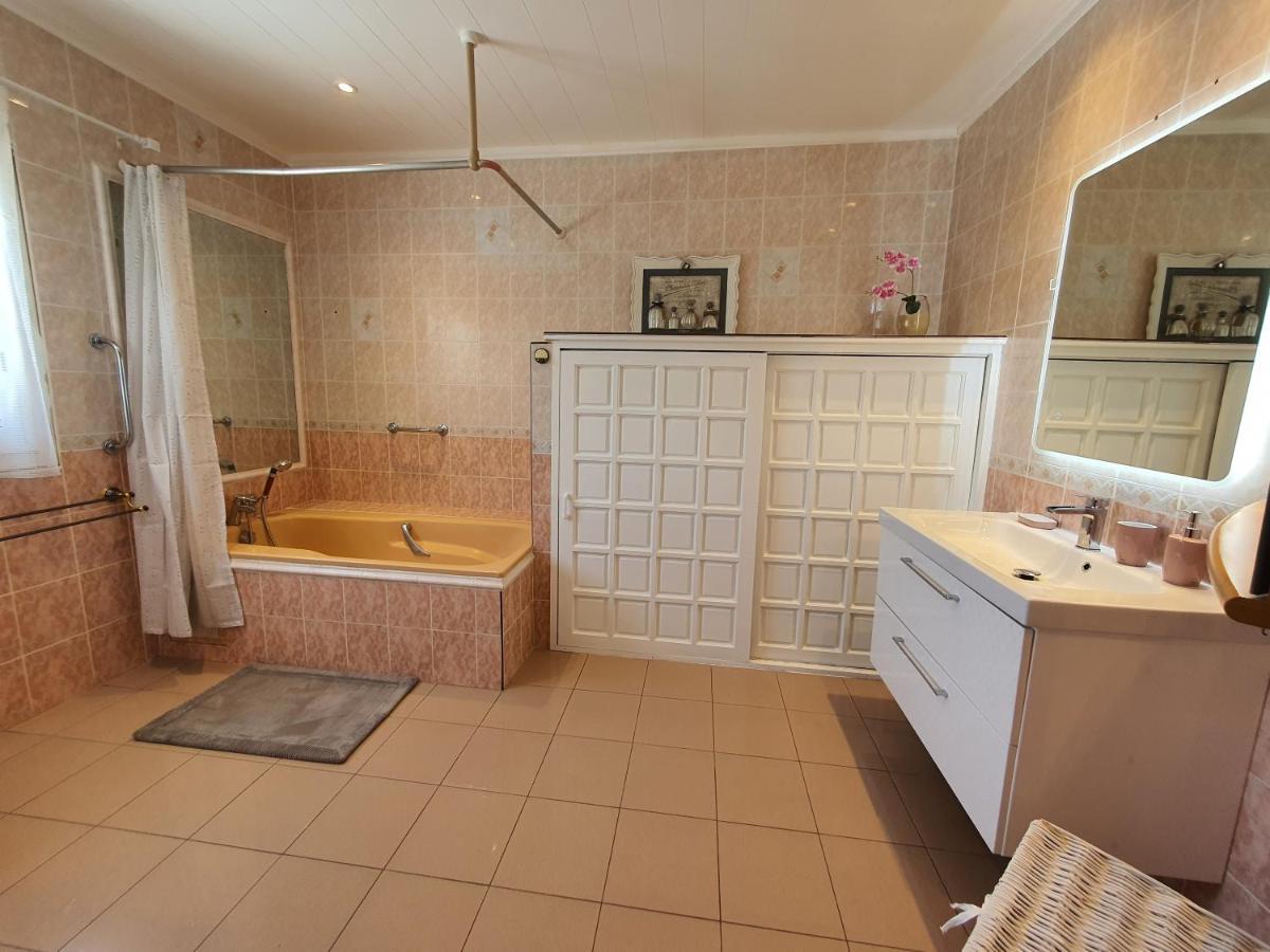 La Villa Rosaya - Piscine & Jacuzzi Saint-Pierre Kültér fotó
